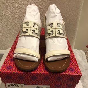 Tory Burch Womens ller Logo-Embellished Leather With Heels in White